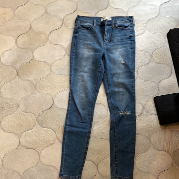 Size 5 jeans - Picture 2 of 6